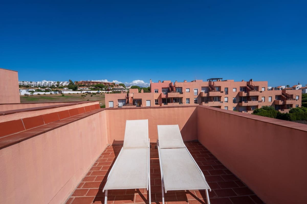 3 soveværelse Penthouse til salg i La Duquesa / Puerto de la Duquesa med swimmingpool garage - € 269.000 (Ref: 9688434)