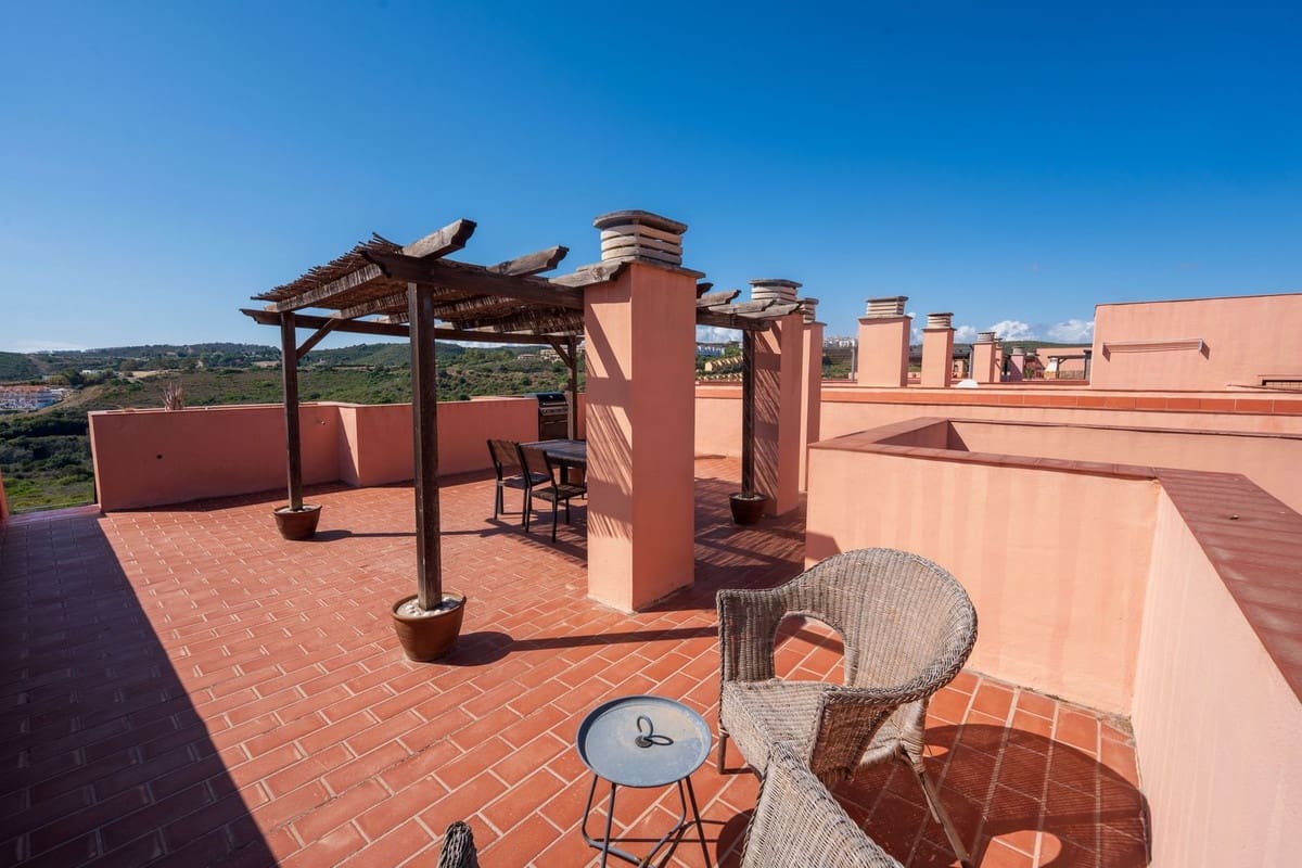 3 soveværelse Penthouse til salg i La Duquesa / Puerto de la Duquesa med swimmingpool garage - € 269.000 (Ref: 9688434)