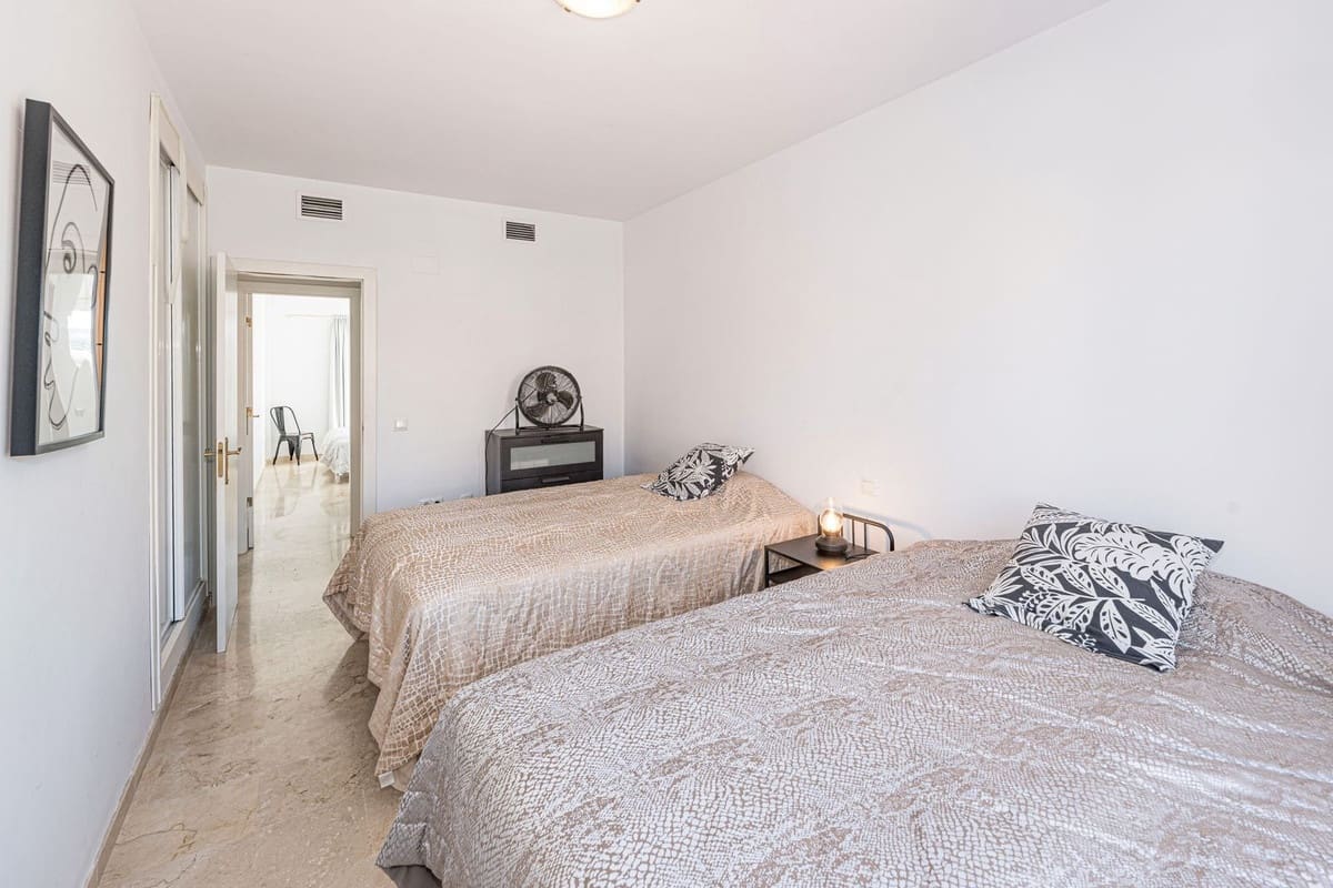 3 soveværelse Penthouse til salg i La Duquesa / Puerto de la Duquesa med swimmingpool garage - € 269.000 (Ref: 9688434)
