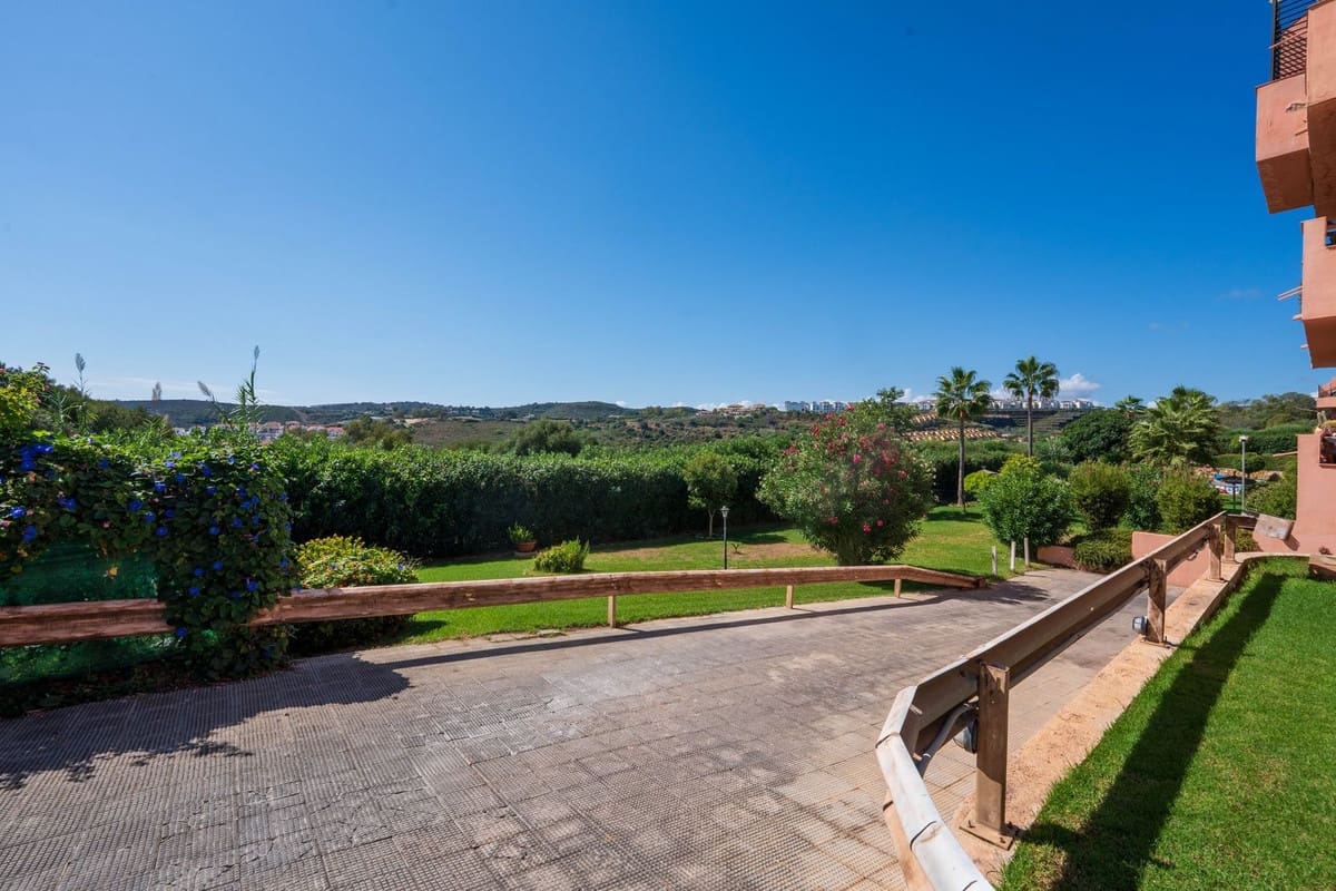 3 soveværelse Penthouse til salg i La Duquesa / Puerto de la Duquesa med swimmingpool garage - € 269.000 (Ref: 9688434)