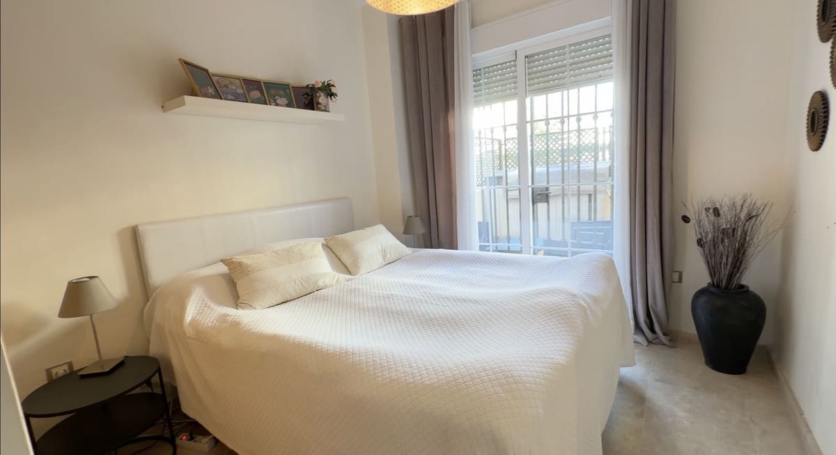 2 Zimmer Apartment zu verkaufen in La Duquesa / Puerto de la Duquesa mit Pool Garage - 330.000 € (Ref: 9747260)