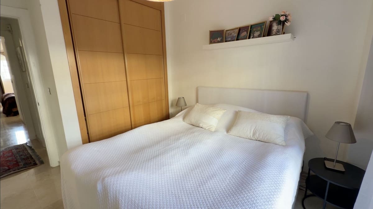 2 Zimmer Apartment zu verkaufen in La Duquesa / Puerto de la Duquesa mit Pool Garage - 330.000 € (Ref: 9747260)