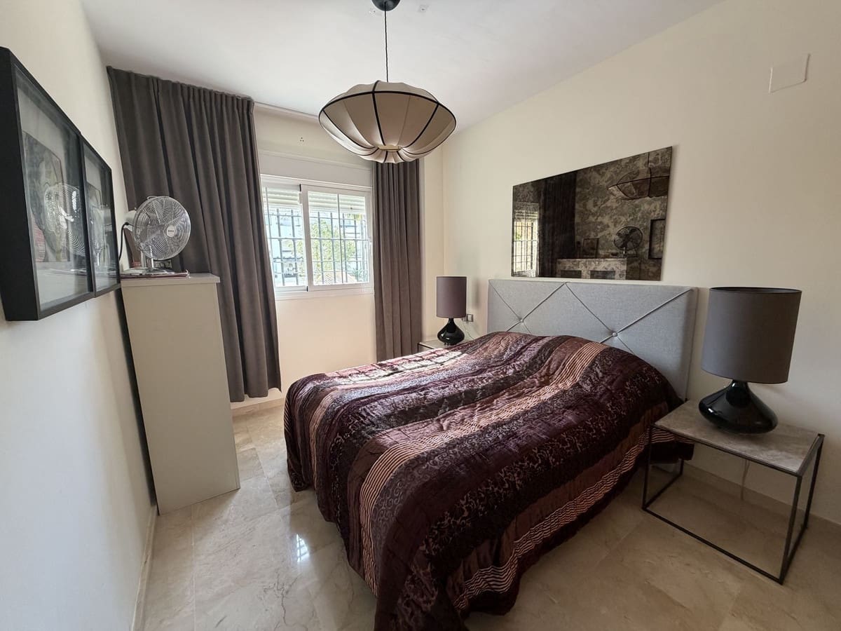 2 Zimmer Apartment zu verkaufen in La Duquesa / Puerto de la Duquesa mit Pool Garage - 330.000 € (Ref: 9747260)