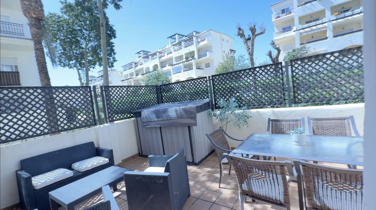 2 Zimmer Apartment zu verkaufen in La Duquesa / Puerto de la Duquesa mit Pool Garage - 330.000 € (Ref: 9747260)