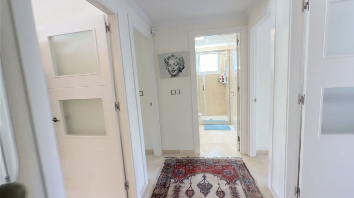 2 bedroom Apartment for sale in La Duquesa / Puerto de la Duquesa with pool garage - € 330,000 (Ref: 9747260)