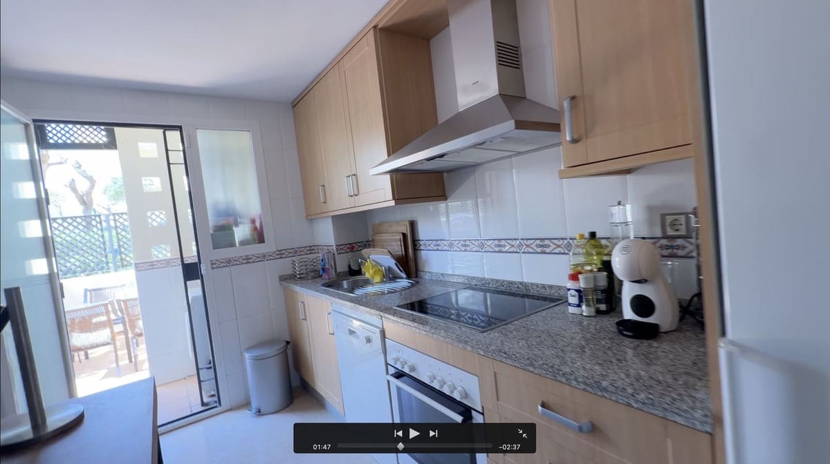 2 bedroom Apartment for sale in La Duquesa / Puerto de la Duquesa with pool garage - € 330,000 (Ref: 9747260)