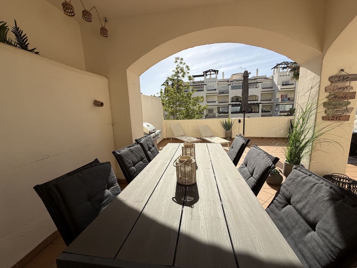 2 bedroom Apartment for sale in La Duquesa / Puerto de la Duquesa with pool garage - € 330,000 (Ref: 9747260)