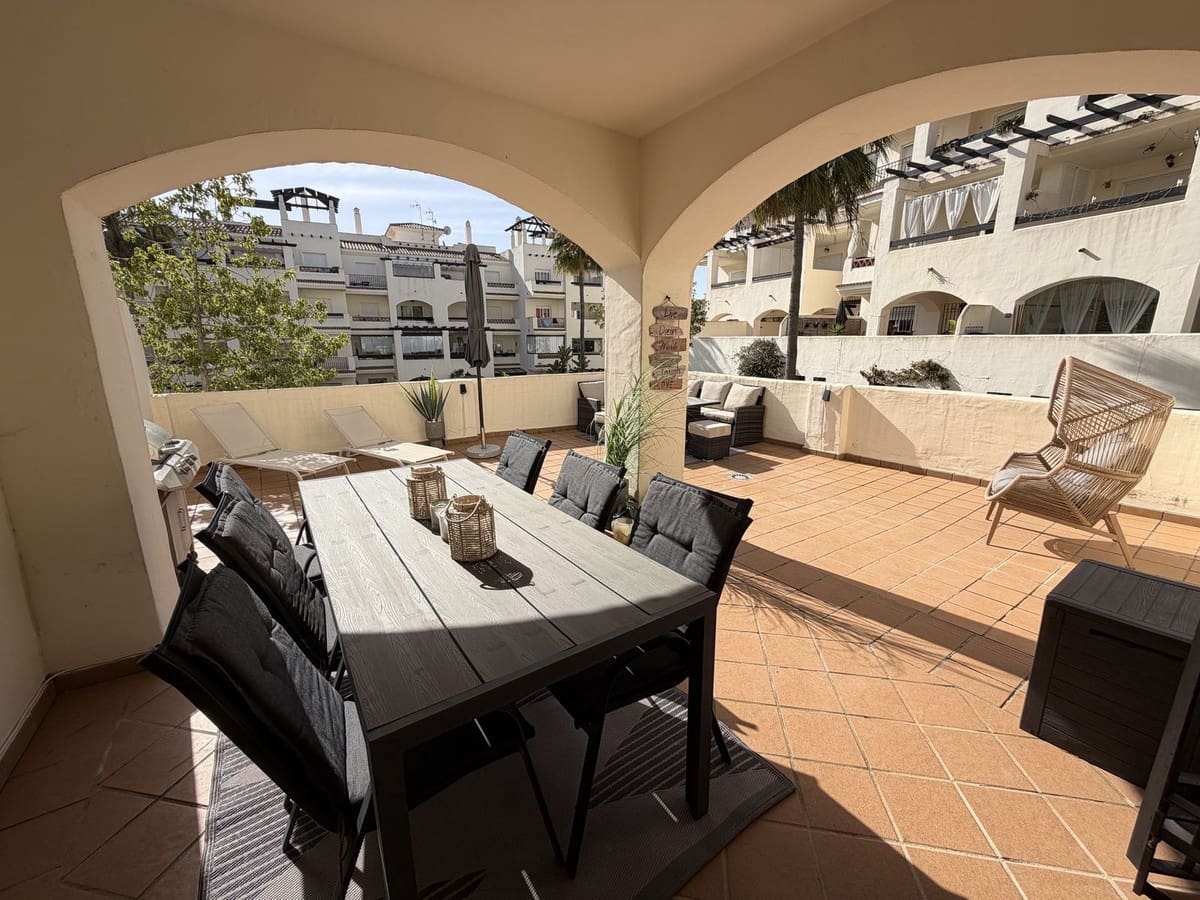 2 bedroom Apartment for sale in La Duquesa / Puerto de la Duquesa with pool garage - € 330,000 (Ref: 9747260)