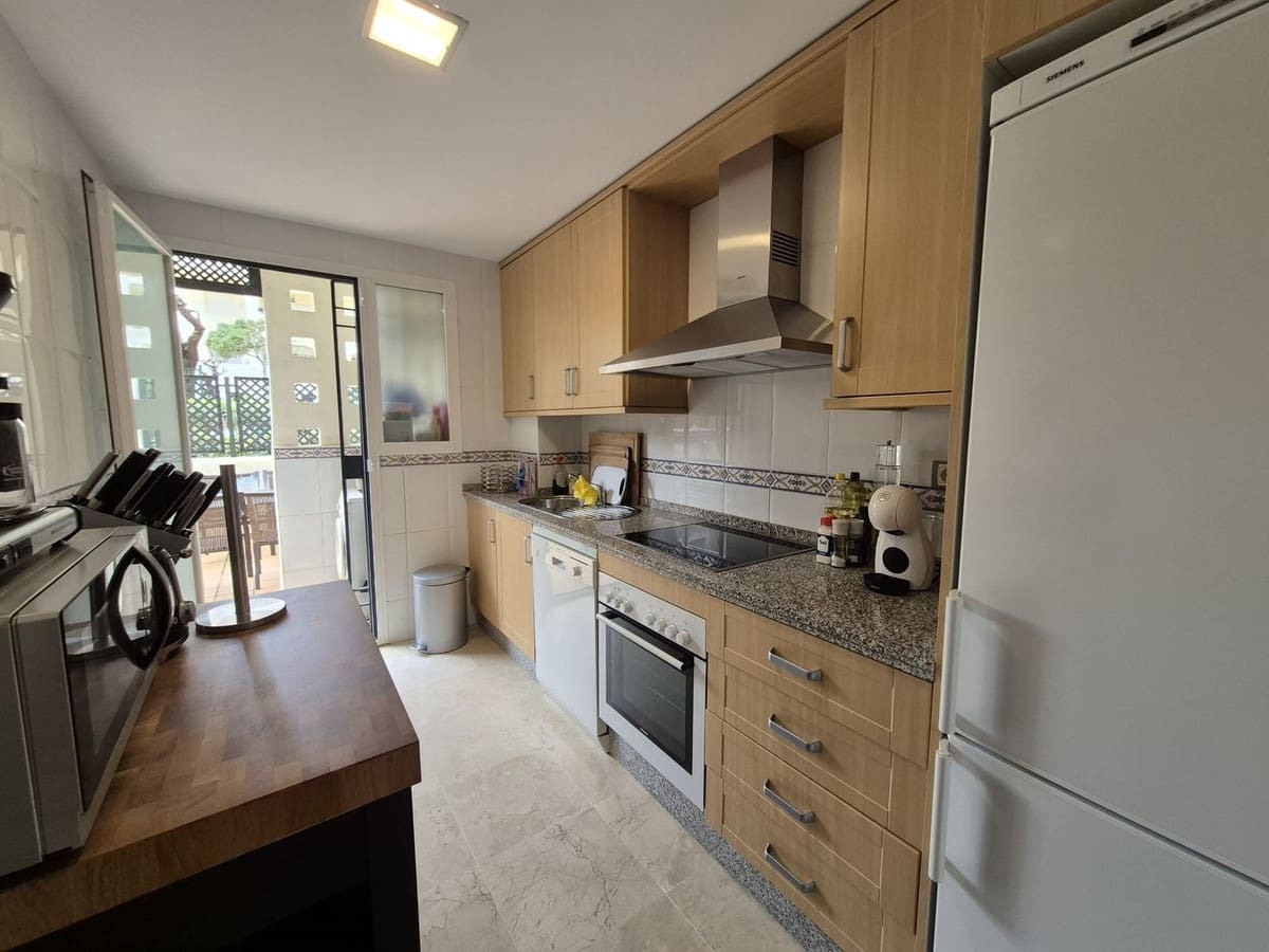 2 bedroom Apartment for sale in La Duquesa / Puerto de la Duquesa with pool garage - € 330,000 (Ref: 9747260)