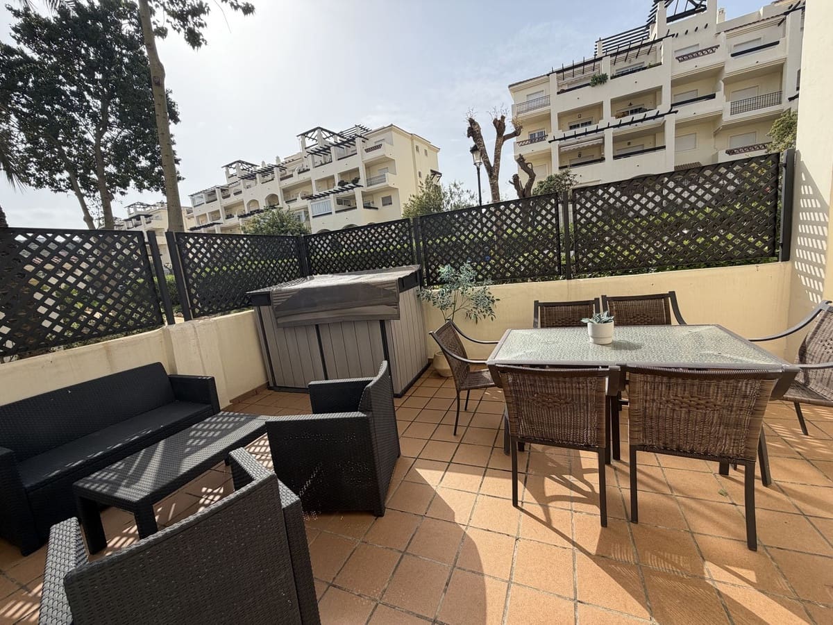 2 bedroom Apartment for sale in La Duquesa / Puerto de la Duquesa with pool garage - € 330,000 (Ref: 9747260)