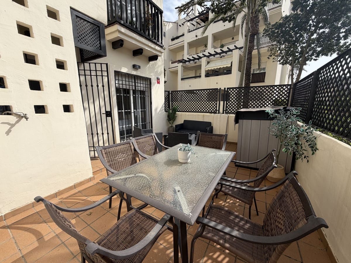 2 bedroom Apartment for sale in La Duquesa / Puerto de la Duquesa with pool garage - € 330,000 (Ref: 9747260)