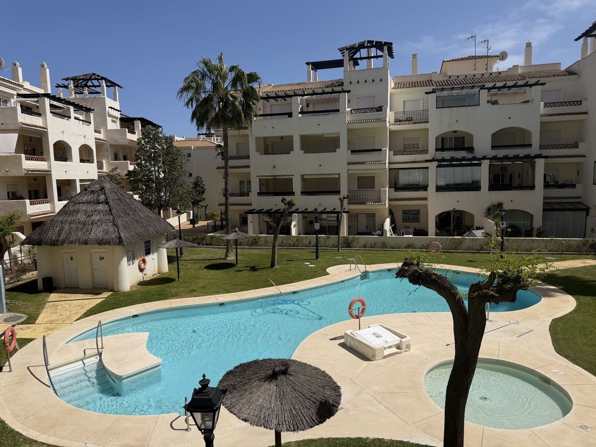 2 bedroom Apartment for sale in La Duquesa / Puerto de la Duquesa with pool garage - € 330,000 (Ref: 9747260)