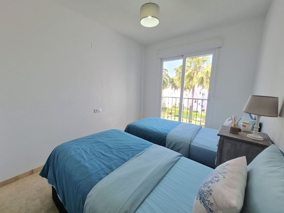 2 sovrum Lägenhet till salu i La Duquesa / Puerto de la Duquesa med pool garage - 320 000 € (Ref: 9748257)