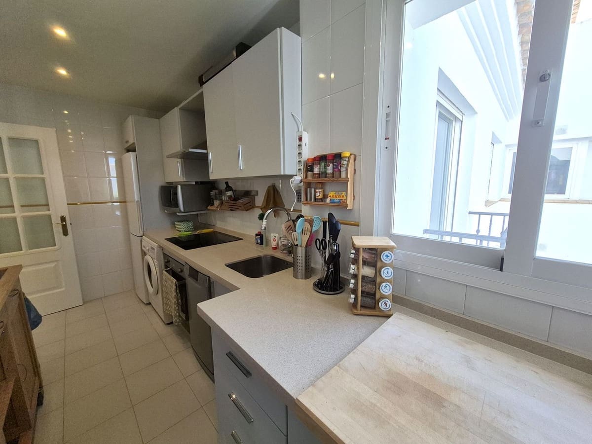 2 sovrum Lägenhet till salu i La Duquesa / Puerto de la Duquesa med pool garage - 320 000 € (Ref: 9748257)