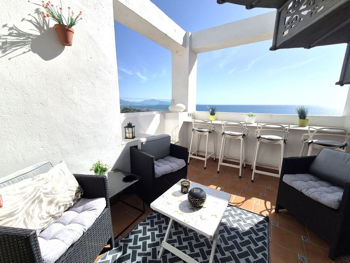 2 sovrum Lägenhet till salu i La Duquesa / Puerto de la Duquesa med pool garage - 320 000 € (Ref: 9748257)