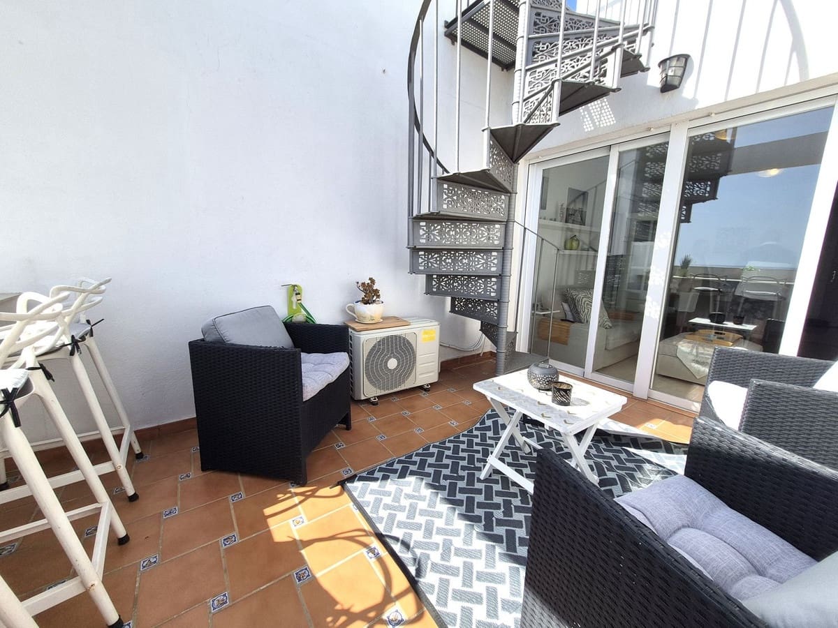 2 sovrum Lägenhet till salu i La Duquesa / Puerto de la Duquesa med pool garage - 320 000 € (Ref: 9748257)