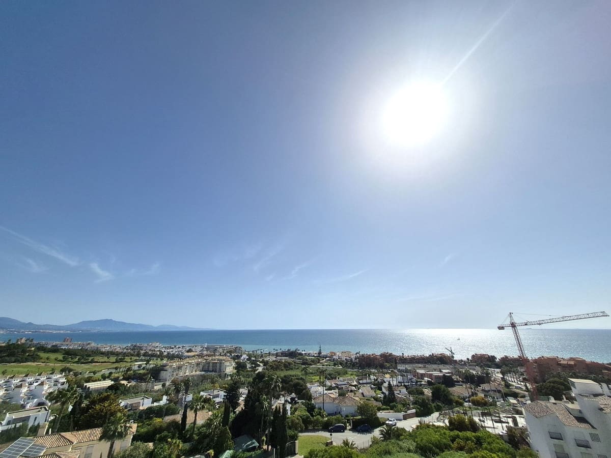 2 sovrum Lägenhet till salu i La Duquesa / Puerto de la Duquesa med pool garage - 320 000 € (Ref: 9748257)