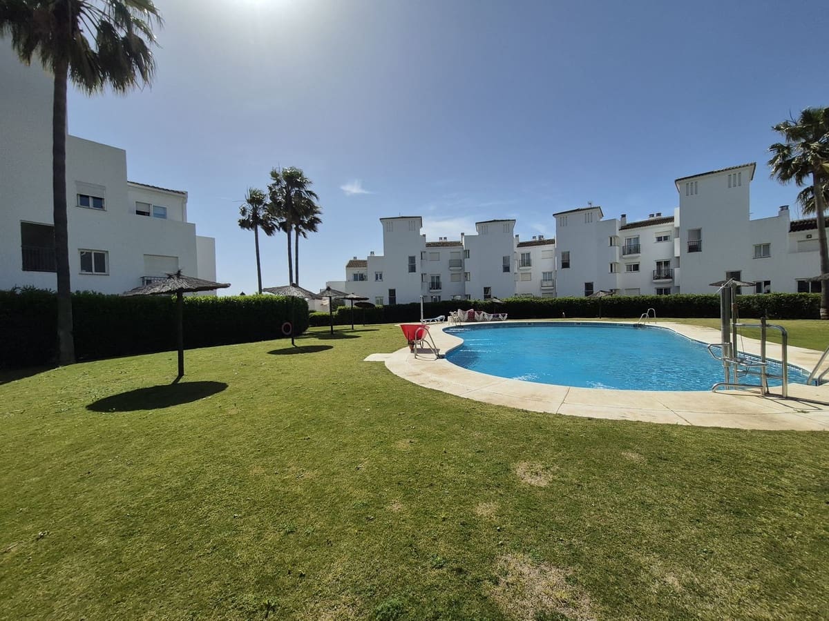 2 sovrum Lägenhet till salu i La Duquesa / Puerto de la Duquesa med pool garage - 320 000 € (Ref: 9748257)