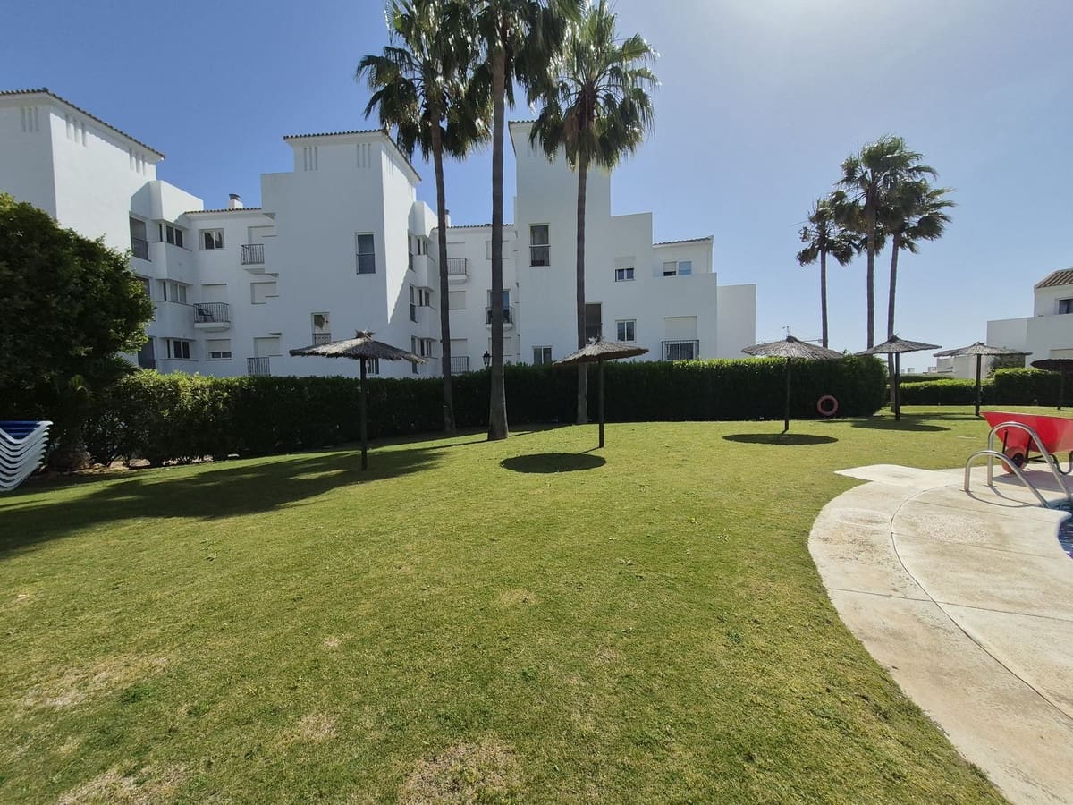 2 sovrum Lägenhet till salu i La Duquesa / Puerto de la Duquesa med pool garage - 320 000 € (Ref: 9748257)