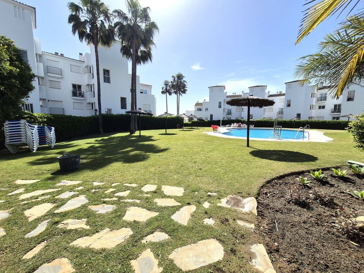 2 sovrum Lägenhet till salu i La Duquesa / Puerto de la Duquesa med pool garage - 320 000 € (Ref: 9748257)