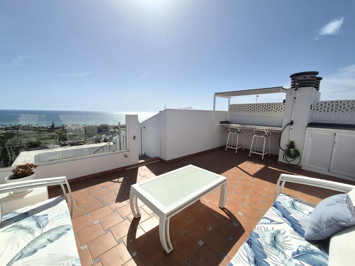 2 bedroom Apartment for sale in La Duquesa / Puerto de la Duquesa with pool garage - € 320,000 (Ref: 9748257)