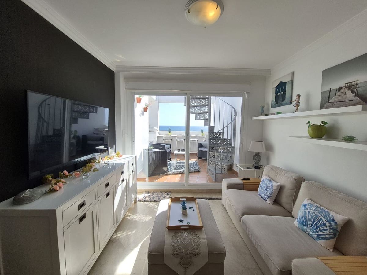 2 bedroom Apartment for sale in La Duquesa / Puerto de la Duquesa with pool garage - € 320,000 (Ref: 9748257)