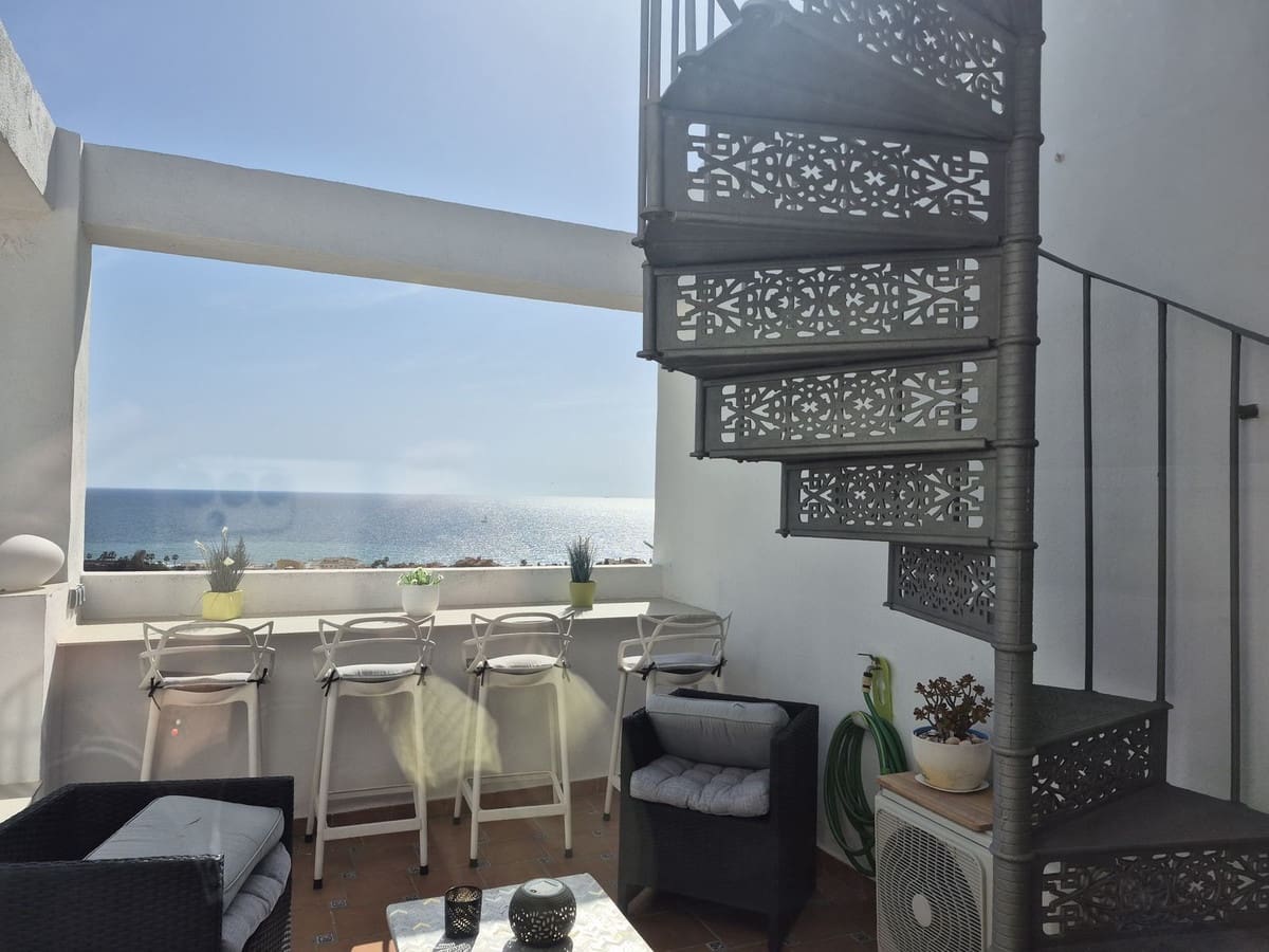 2 bedroom Apartment for sale in La Duquesa / Puerto de la Duquesa with pool garage - € 320,000 (Ref: 9748257)