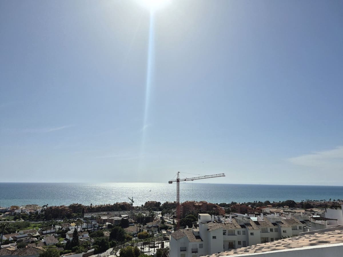 2 bedroom Apartment for sale in La Duquesa / Puerto de la Duquesa with pool garage - € 320,000 (Ref: 9748257)
