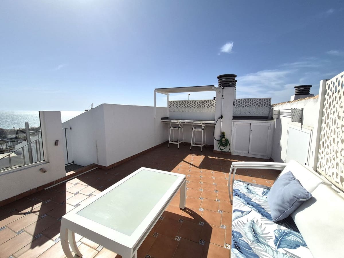 2 bedroom Apartment for sale in La Duquesa / Puerto de la Duquesa with pool garage - € 320,000 (Ref: 9748257)