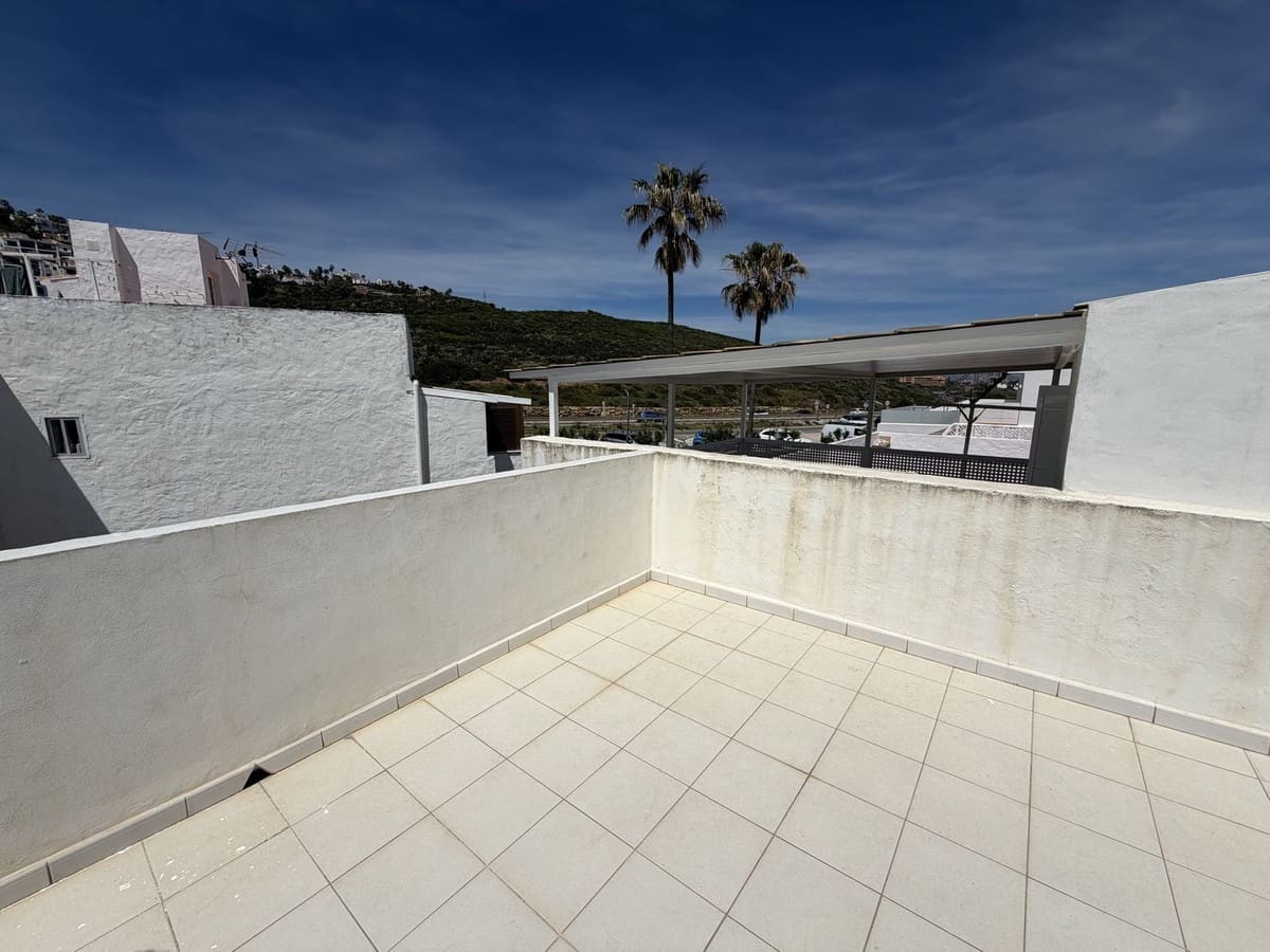 2 soveværelse Byhus til salg i La Duquesa / Puerto de la Duquesa med swimmingpool - € 249.000 (Ref: 9786818)