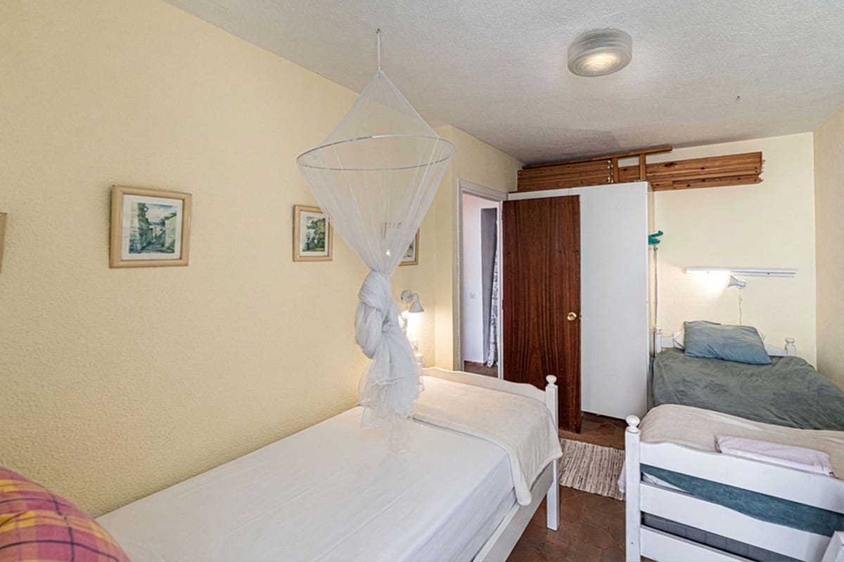 2 soveværelse Byhus til salg i La Duquesa / Puerto de la Duquesa med swimmingpool - € 249.000 (Ref: 9786818)