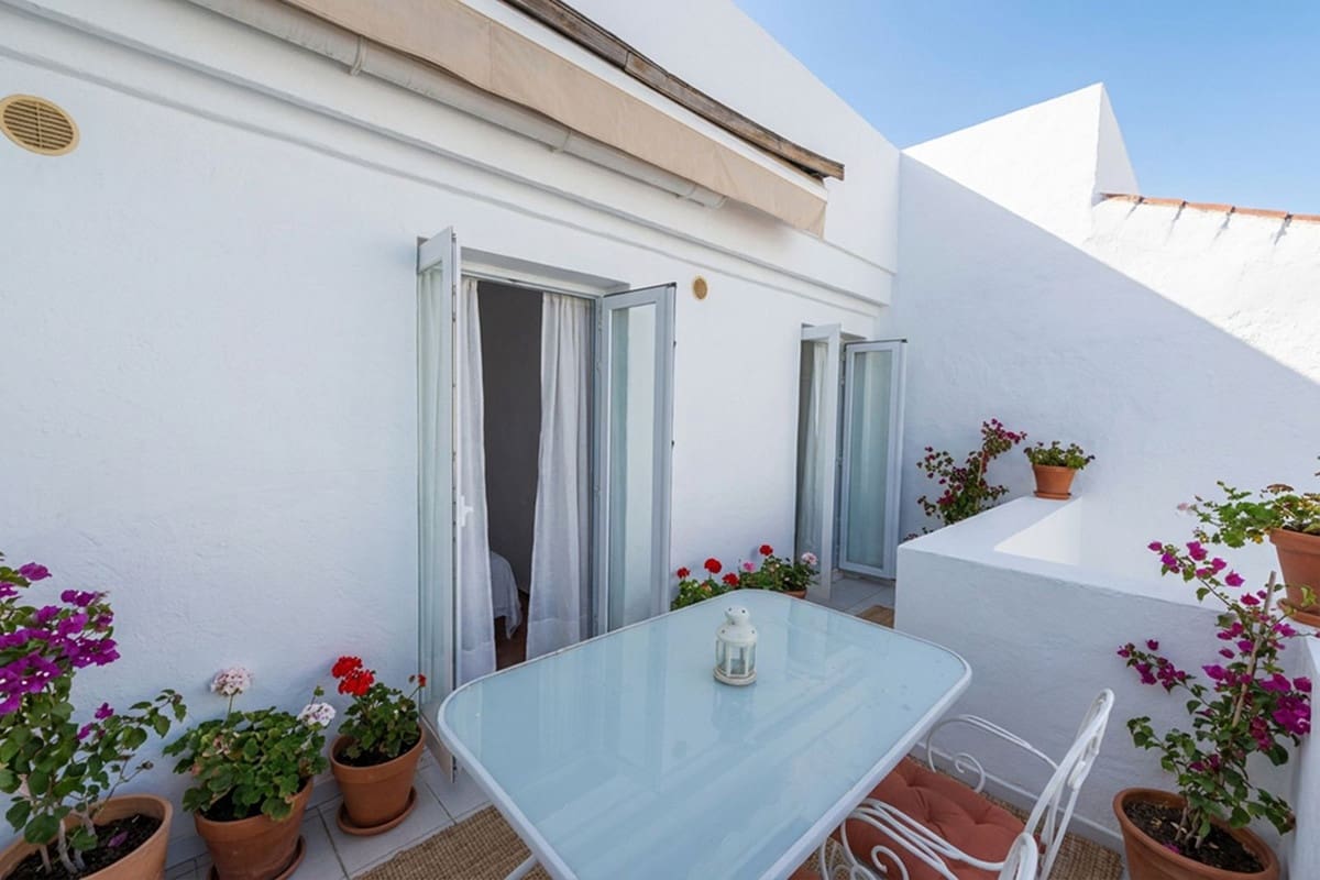 2 soveværelse Byhus til salg i La Duquesa / Puerto de la Duquesa med swimmingpool - € 249.000 (Ref: 9786818)