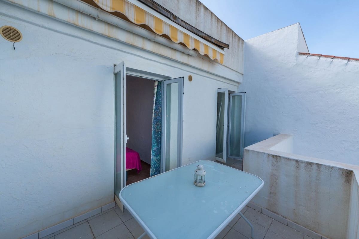2 soveværelse Byhus til salg i La Duquesa / Puerto de la Duquesa med swimmingpool - € 249.000 (Ref: 9786818)