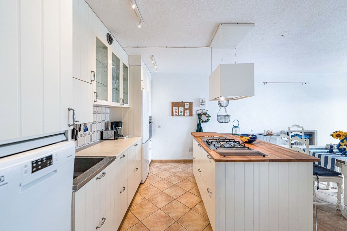 2 soveværelse Byhus til salg i La Duquesa / Puerto de la Duquesa med swimmingpool - € 249.000 (Ref: 9786818)