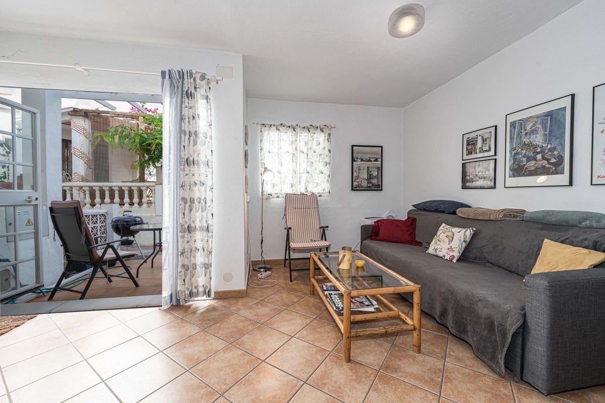 2 soveværelse Byhus til salg i La Duquesa / Puerto de la Duquesa med swimmingpool - € 249.000 (Ref: 9786818)