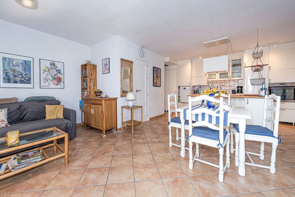 2 soveværelse Byhus til salg i La Duquesa / Puerto de la Duquesa med swimmingpool - € 249.000 (Ref: 9786818)
