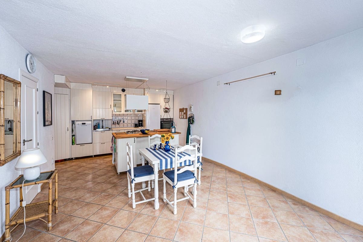 2 soveværelse Byhus til salg i La Duquesa / Puerto de la Duquesa med swimmingpool - € 249.000 (Ref: 9786818)