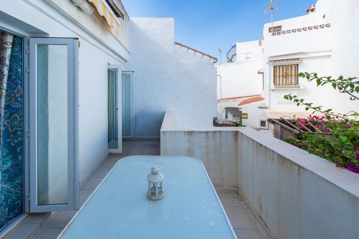 2 soveværelse Byhus til salg i La Duquesa / Puerto de la Duquesa med swimmingpool - € 249.000 (Ref: 9786818)