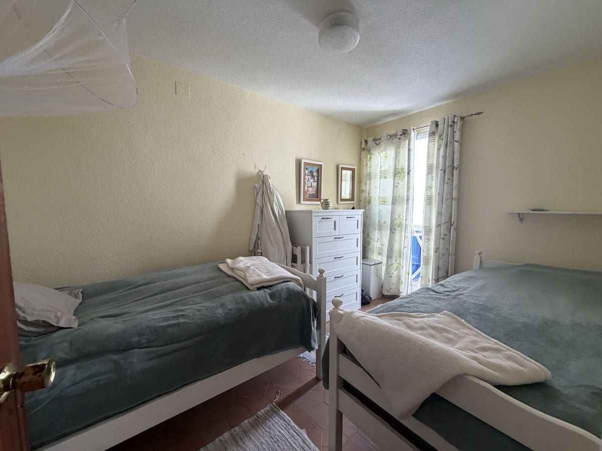 2 soveværelse Byhus til salg i La Duquesa / Puerto de la Duquesa med swimmingpool - € 249.000 (Ref: 9786818)