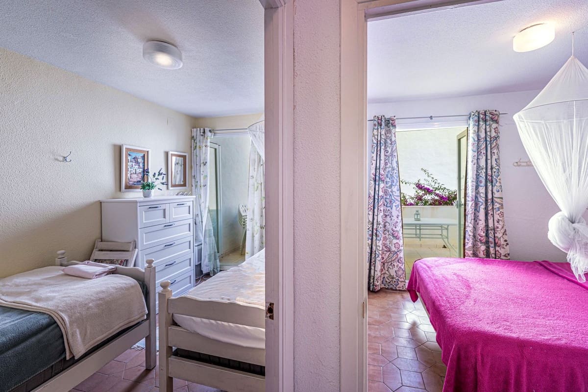 2 soveværelse Byhus til salg i La Duquesa / Puerto de la Duquesa med swimmingpool - € 249.000 (Ref: 9786818)