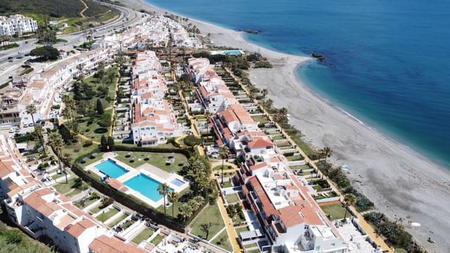 2 sypialnia Dom na sprzedaż w La Duquesa / Puerto de la Duquesa, Manilva z basenem - 249 000 € (Ref: 9786818)