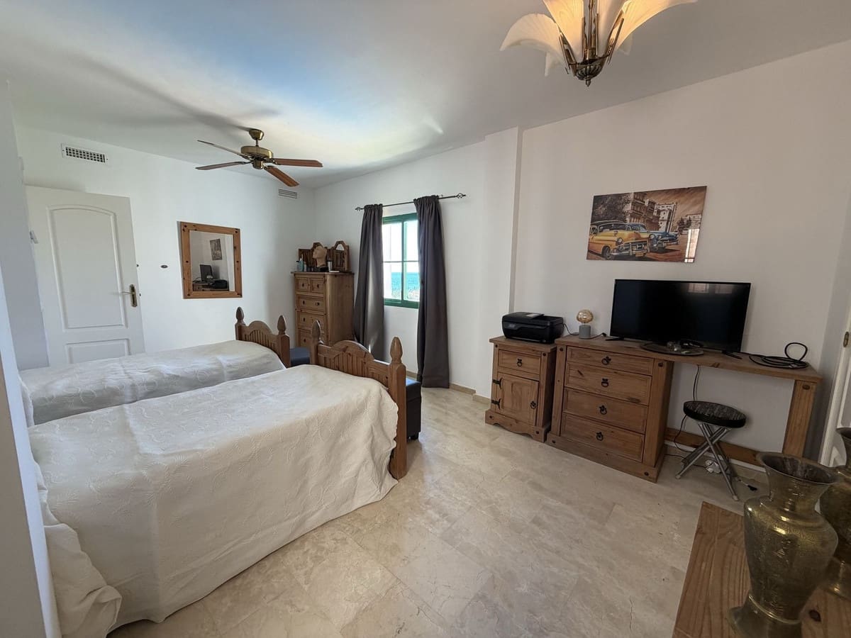 3 bedroom Townhouse for sale in Bahia de Casares with pool garage - € 550,000 (Ref: 9787589)