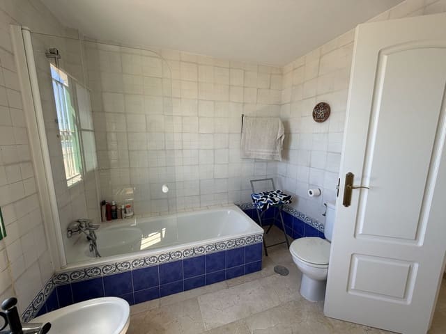 3 sypialnia Dom na sprzedaż w Bahia de Casares, Casares z basenem garażem - 550 000 € (Ref: 9787589)