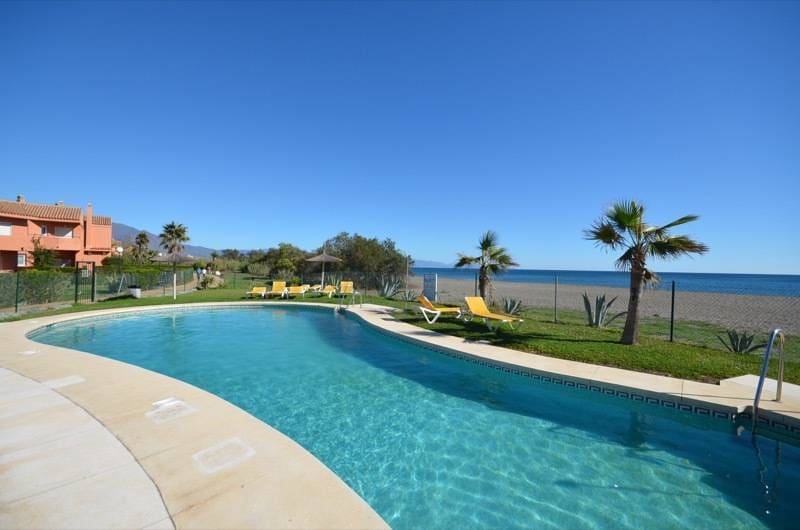 4 sypialnia Dom na sprzedaż w Manilva z basenem garażem - 475 000 € (Ref: 9789820)