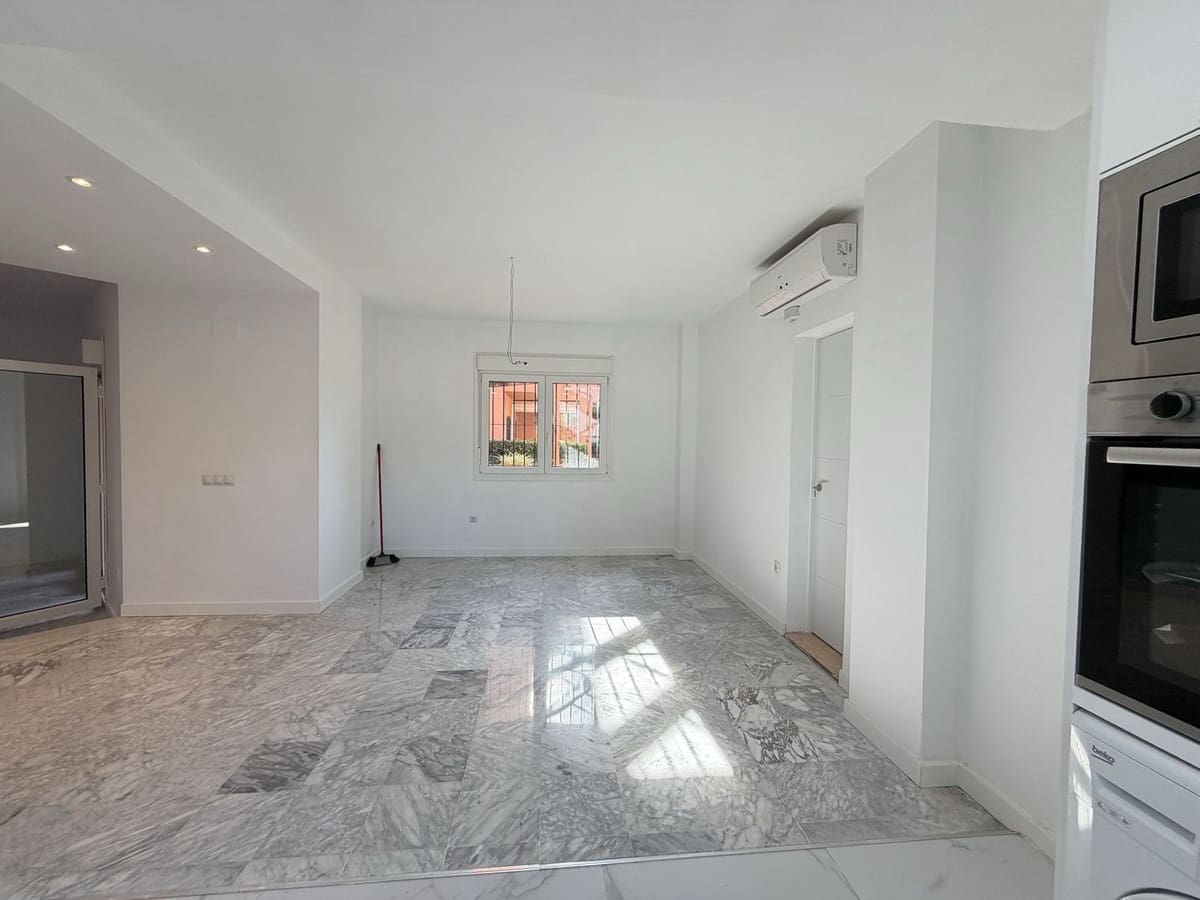 4 sypialnia Dom na sprzedaż w Manilva z basenem garażem - 475 000 € (Ref: 9789820)