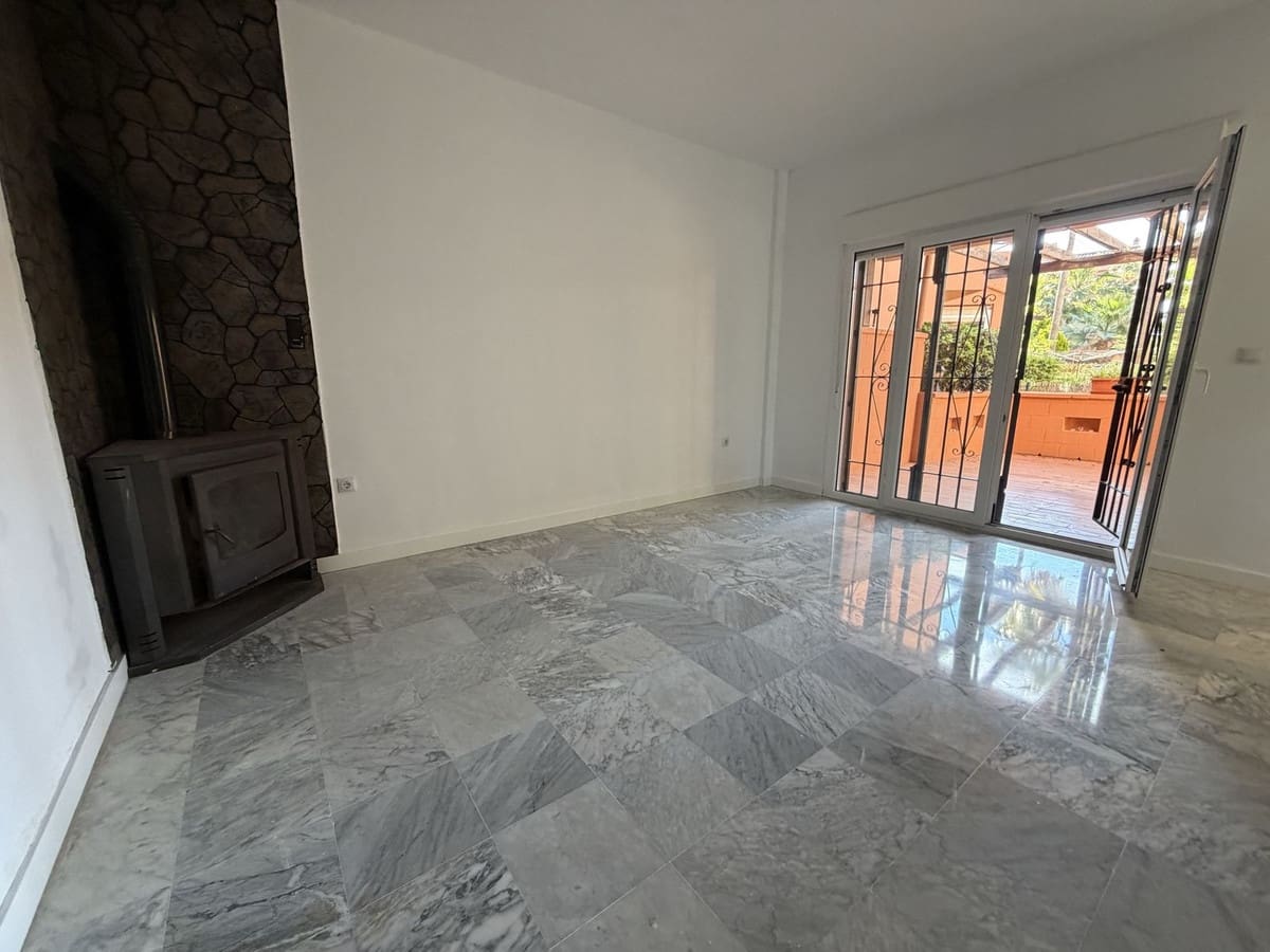 4 sypialnia Dom na sprzedaż w Manilva z basenem garażem - 475 000 € (Ref: 9789820)