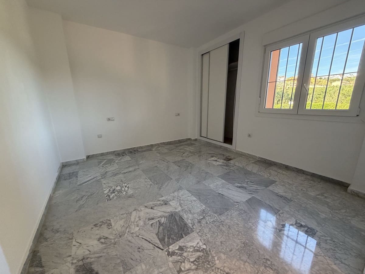 4 sypialnia Dom na sprzedaż w Manilva z basenem garażem - 475 000 € (Ref: 9789820)