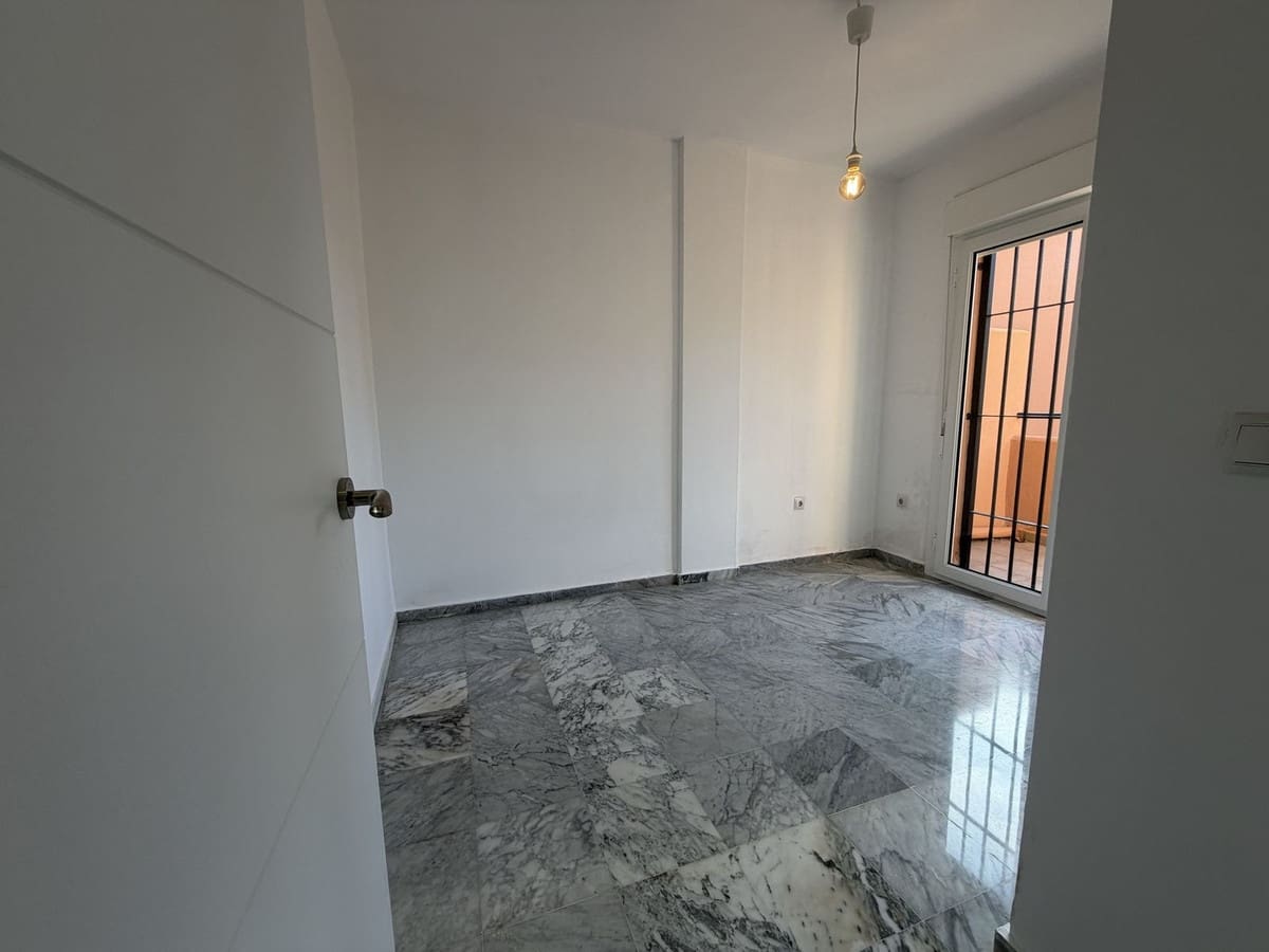 4 sypialnia Dom na sprzedaż w Manilva z basenem garażem - 475 000 € (Ref: 9789820)