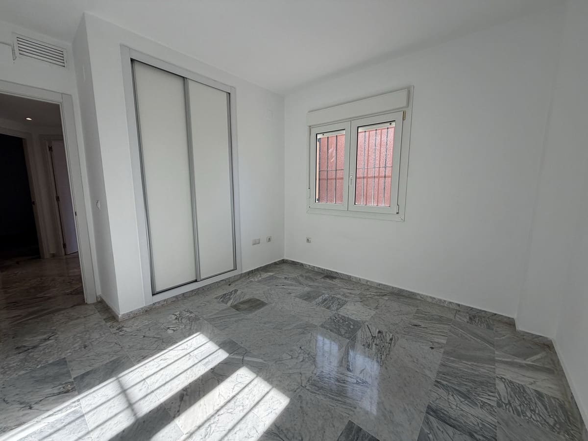 4 sypialnia Dom na sprzedaż w Manilva z basenem garażem - 475 000 € (Ref: 9789820)