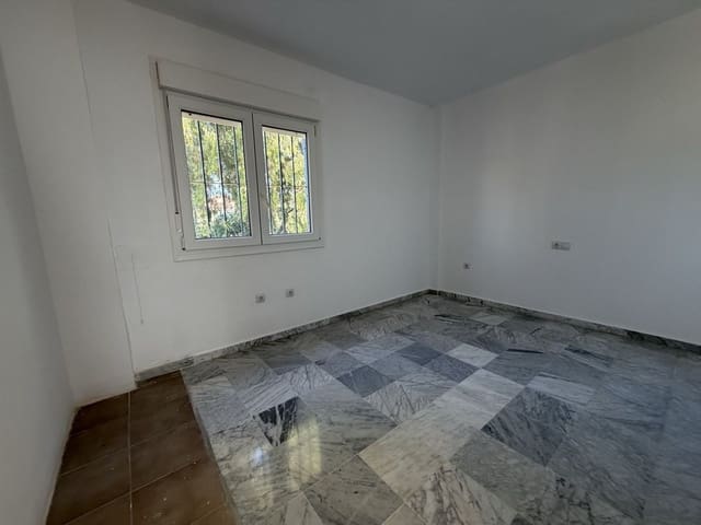 4 slaapkamer Huis te koop in Manilva met zwembad garage - € 475.000 (Ref: 9789820)